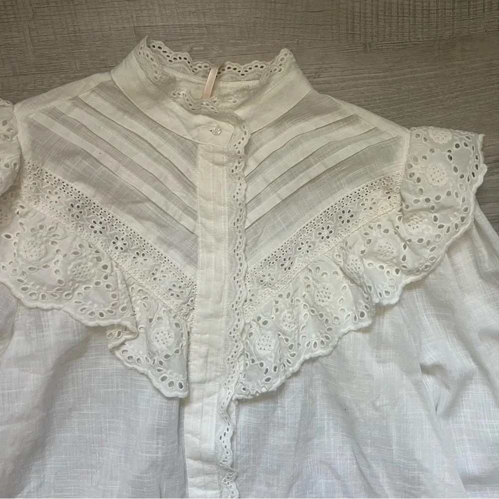 FREE PEOPLE Hit The Road Buttondown White Ruffled Long Sleeve Blouse Size Small - Picture 10 of 16